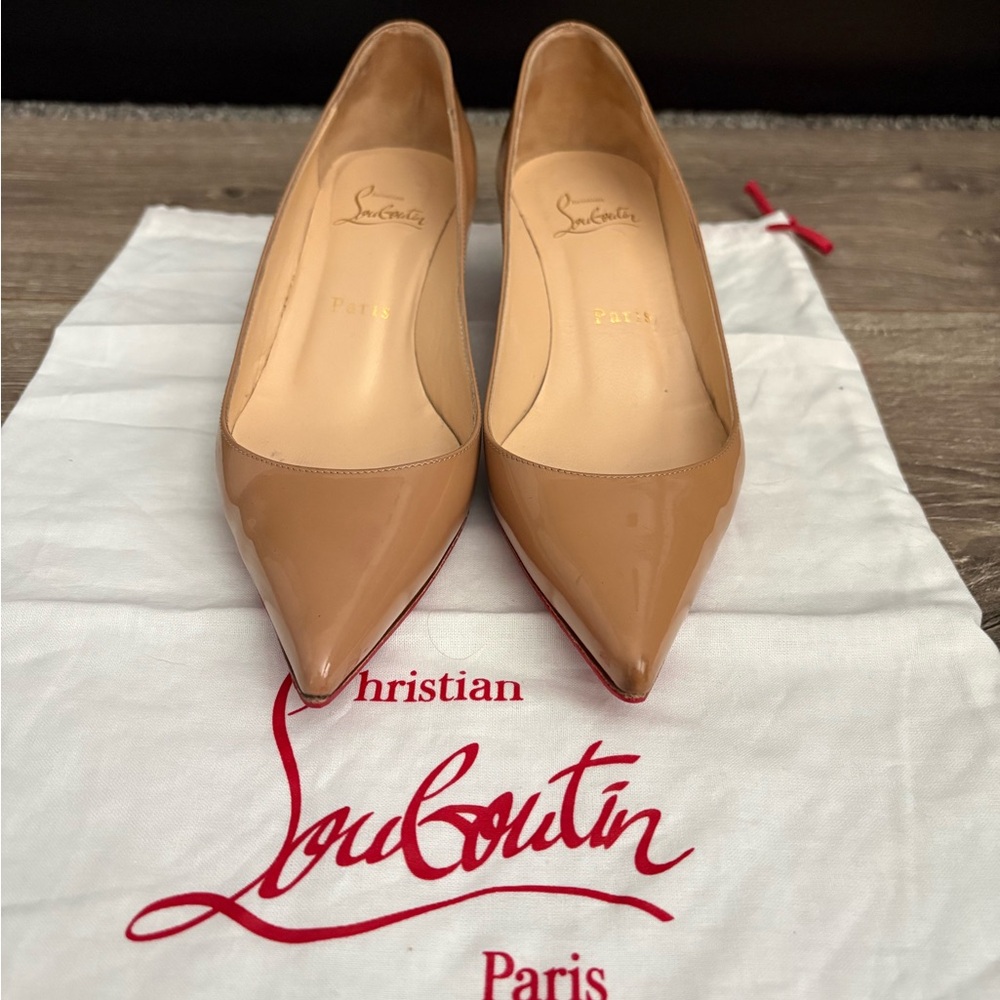 Christian Louboutin Beige Patent Pointed-Toe Pumps Kitten Heel.